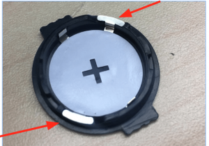 Battery contacts on 4iiii power meter battery door